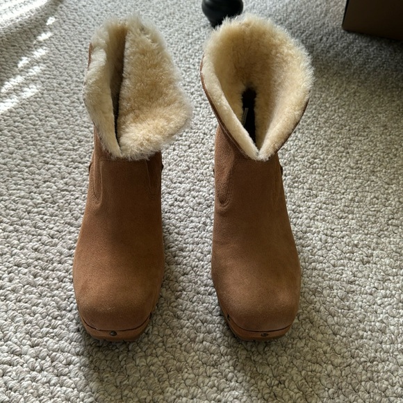 UGG THEBES CHESTNUT SUEDE CLOGS - Picture 2 of 6